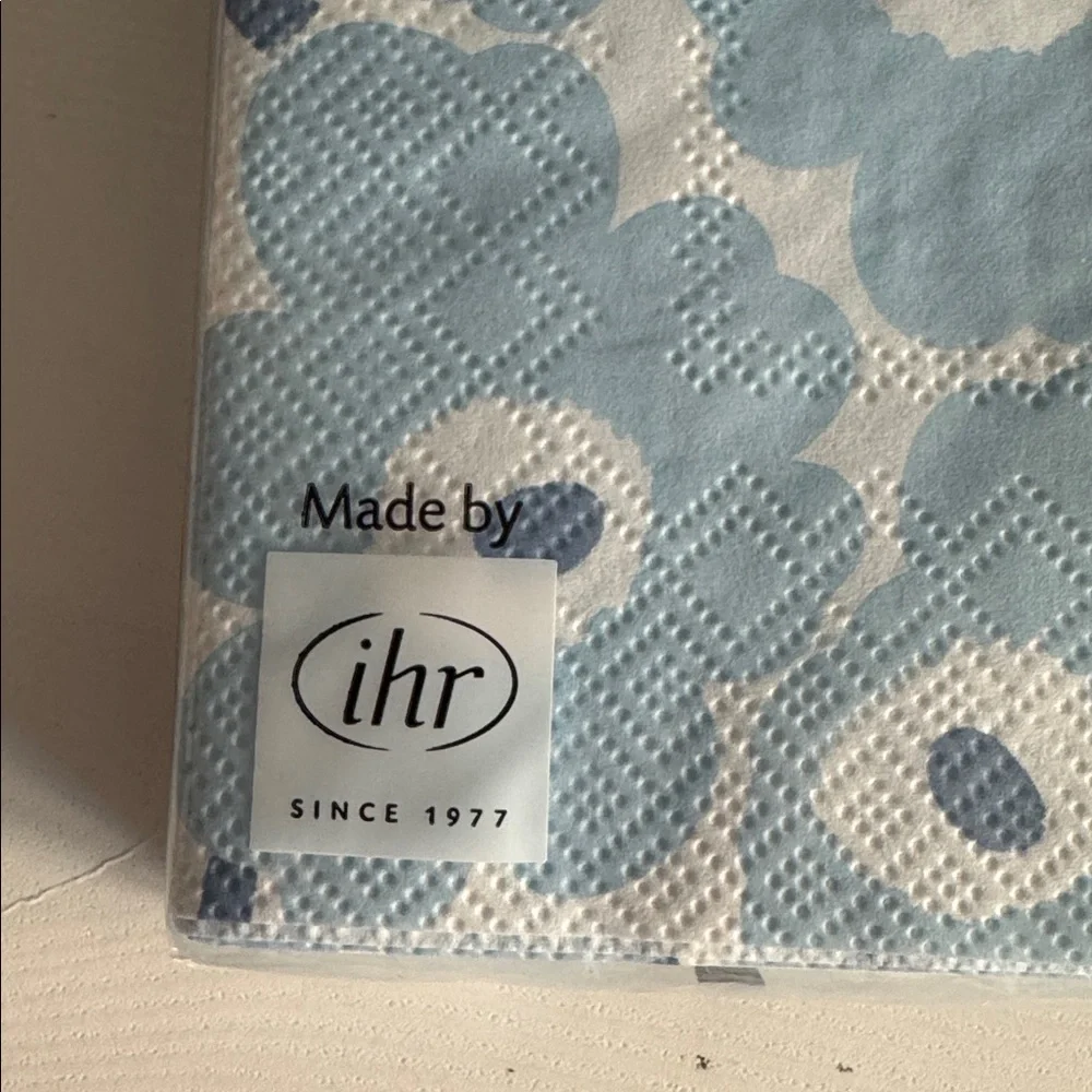 Marimekko Unikko Cream Linen and Mini Unikko Light Blue Dinner Napkins NIP - Picture 4 of 8